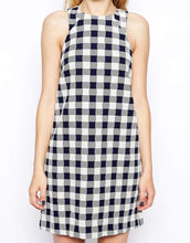 Load image into Gallery viewer, Impedit quo minus